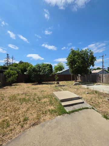 5748 Nina Way, Sacramento, CA 95824