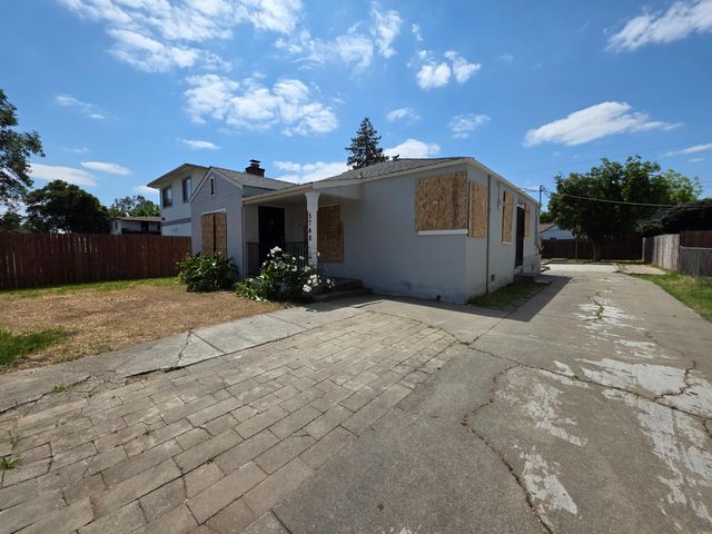 5748 Nina Way, Sacramento, CA 95824