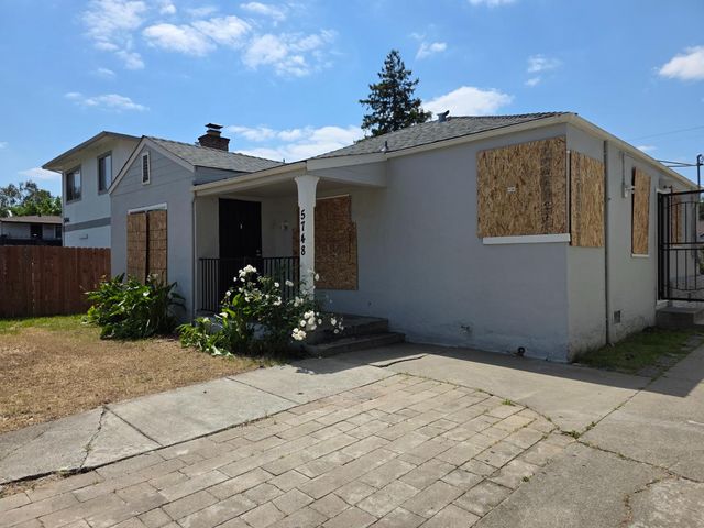 5748 Nina Way, Sacramento, CA 95824