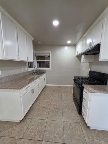 5748 Nina Way, Sacramento, CA 95824