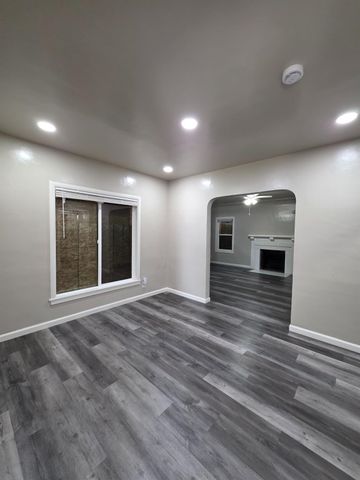 5748 Nina Way, Sacramento, CA 95824