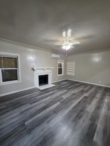 5748 Nina Way, Sacramento, CA 95824