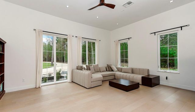 1031 Hunters Creek Way, Hockley, TX 77447