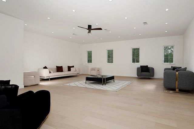 1031 Hunters Creek Way, Hockley, TX 77447