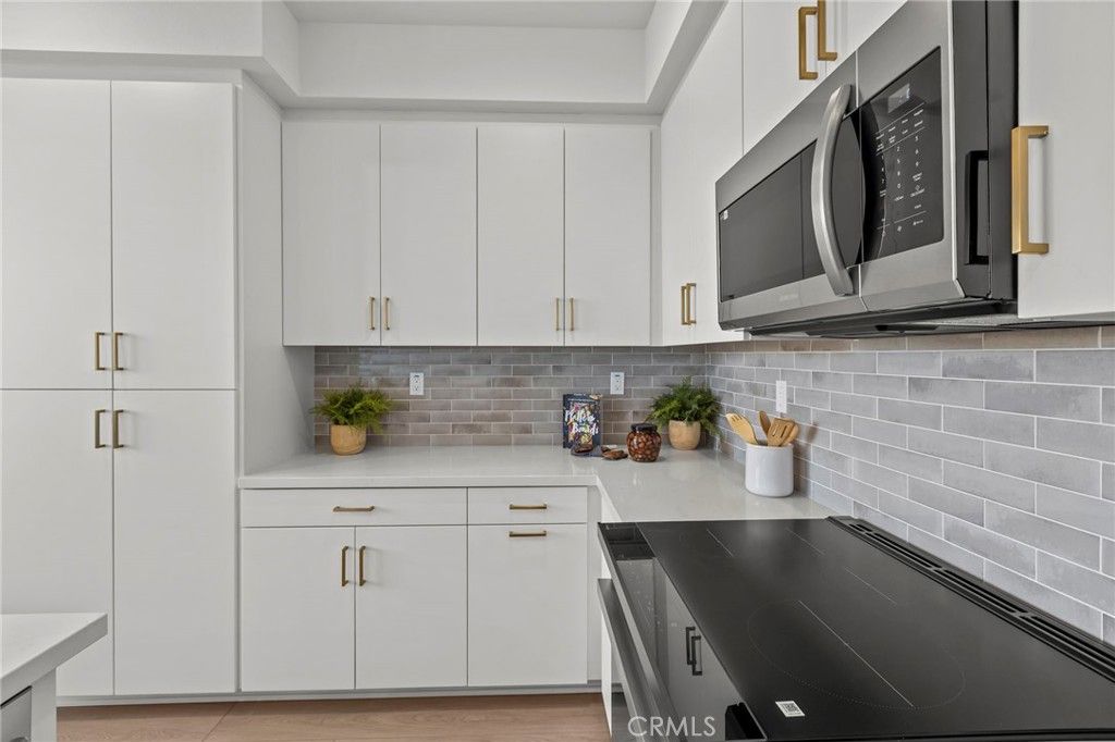 Image 10 of property listing at 3679 W S. Eichler Paseo 11, Ontario, CA 91761