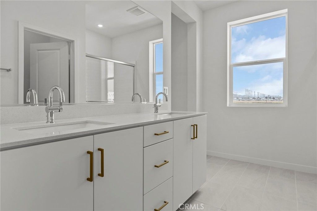 Image 15 of property listing at 3679 W S. Eichler Paseo 11, Ontario, CA 91761