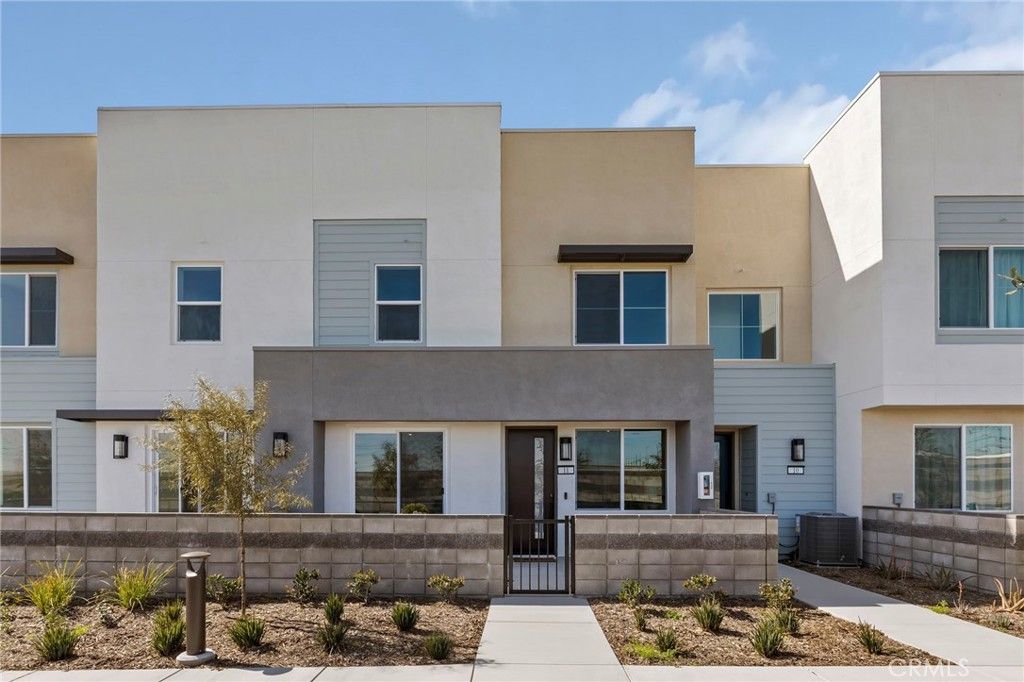 Image 2 of property listing at 3679 W S. Eichler Paseo 11, Ontario, CA 91761