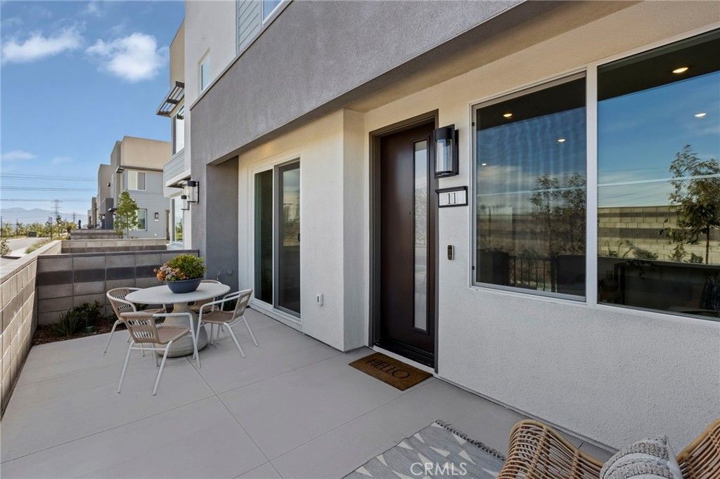 Image 4 of property listing at 3679 W S. Eichler Paseo 11, Ontario, CA 91761