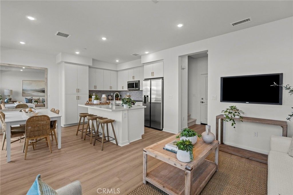 Image 5 of property listing at 3679 W S. Eichler Paseo 11, Ontario, CA 91761