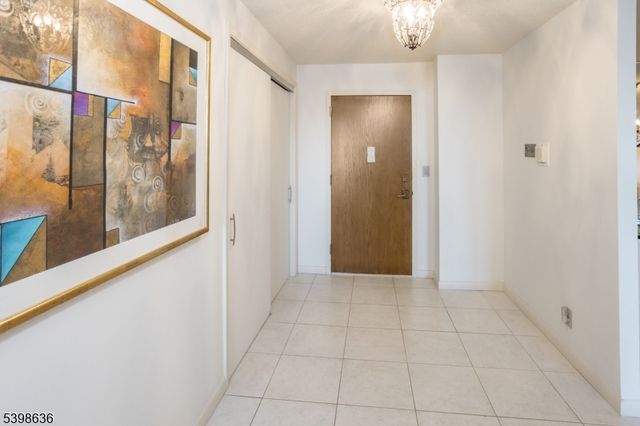 2 Claridge Dr 7NE, Verona Twp., NJ 07044