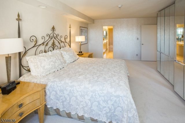 2 Claridge Dr 7NE, Verona Twp., NJ 07044