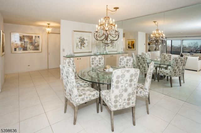 2 Claridge Dr 7NE, Verona Twp., NJ 07044