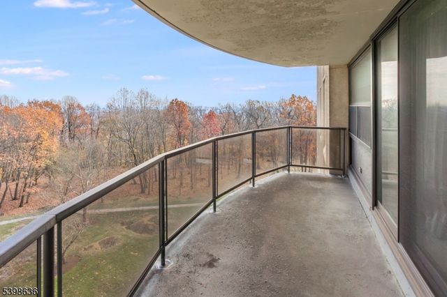2 Claridge Dr 7NE, Verona Twp., NJ 07044