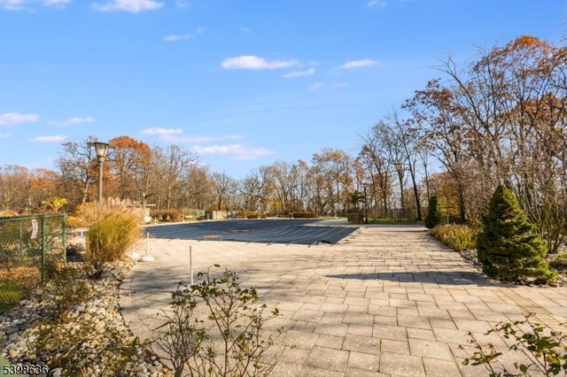 2 Claridge Dr 7NE, Verona Twp., NJ 07044
