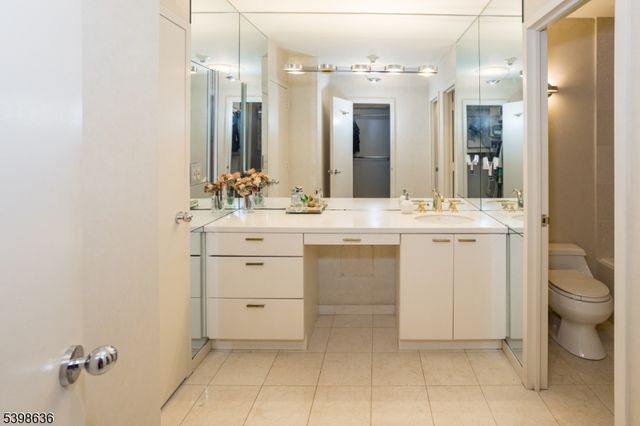 2 Claridge Dr 7NE, Verona Twp., NJ 07044