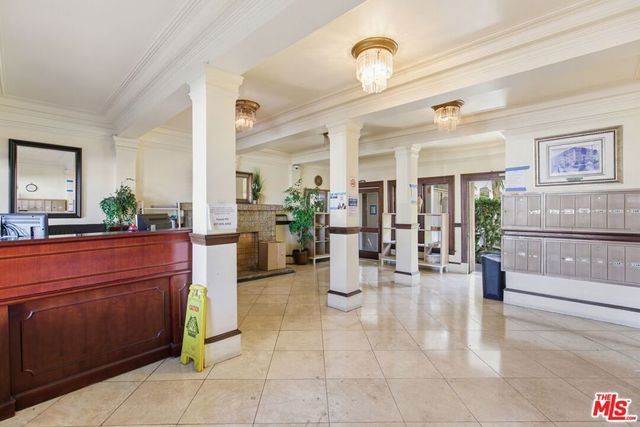 4125 S Figueroa Street 403, Los Angeles, CA 90037
