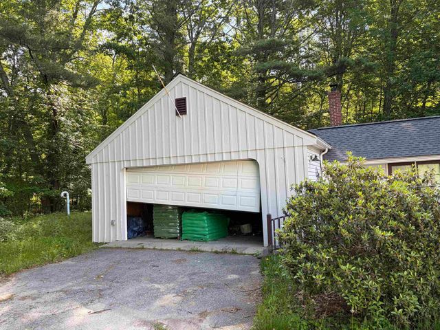 29 Cove Road, East Kingston, NH 03827