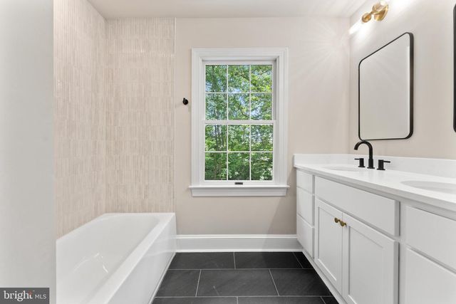 5 HAMMOND LN, Fredericksburg, VA 22407