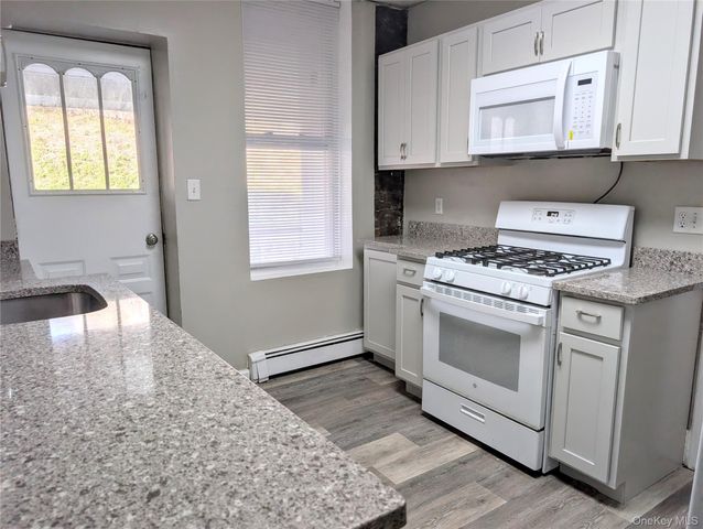 12 Railroad Avenue Floor 2, Chester, NY 10918