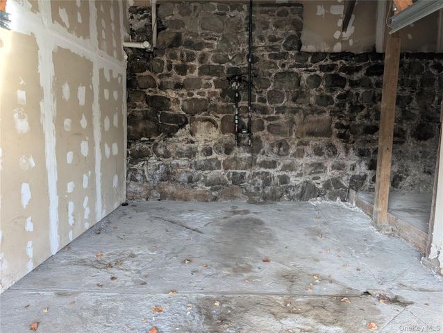 12 Railroad Avenue Floor 2, Chester, NY 10918