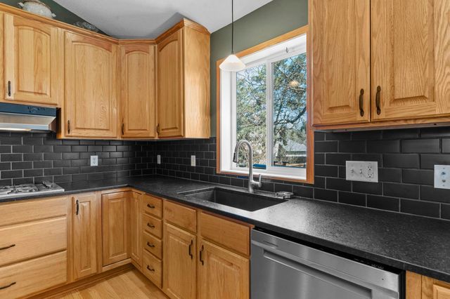 1776 McMenemy Street, Maplewood, MN 55117