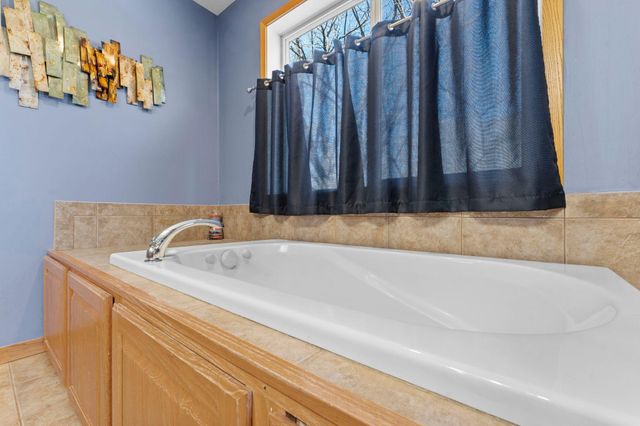 1776 McMenemy Street, Maplewood, MN 55117