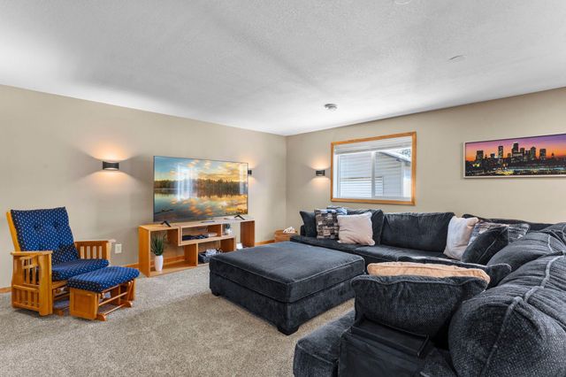 1776 McMenemy Street, Maplewood, MN 55117