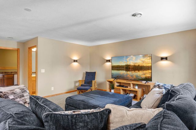 1776 McMenemy Street, Maplewood, MN 55117