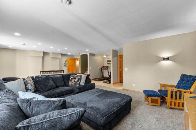 1776 McMenemy Street, Maplewood, MN 55117