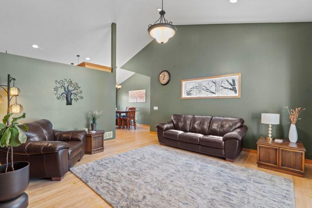 1776 McMenemy Street, Maplewood, MN 55117