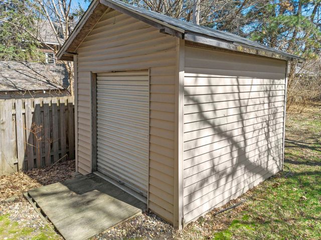 1776 McMenemy Street, Maplewood, MN 55117