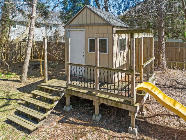 1776 McMenemy Street, Maplewood, MN 55117