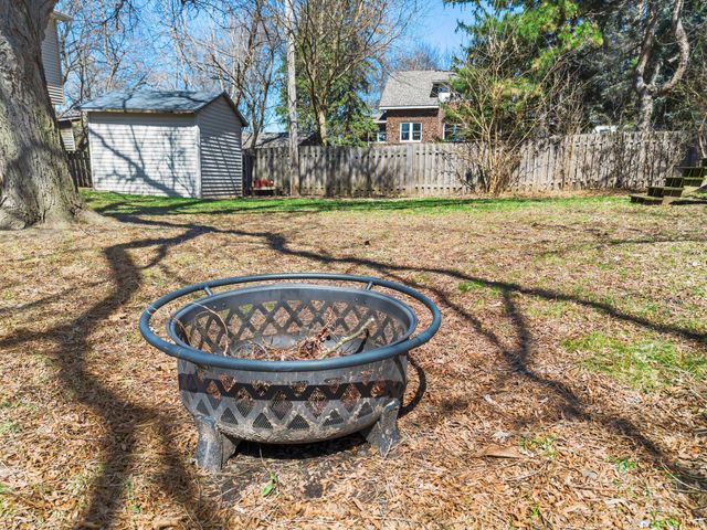 1776 McMenemy Street, Maplewood, MN 55117