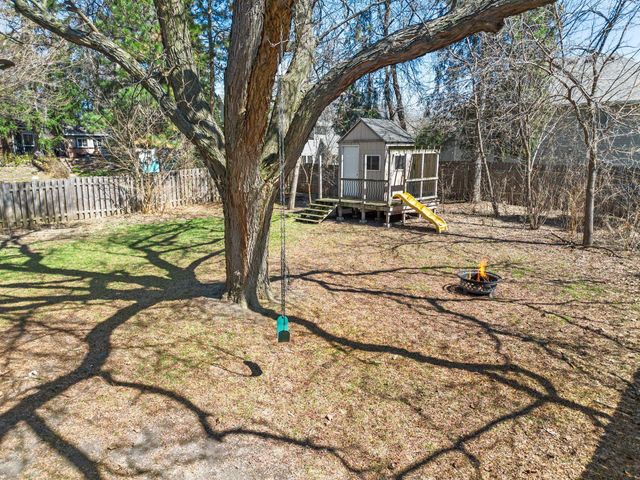 1776 McMenemy Street, Maplewood, MN 55117