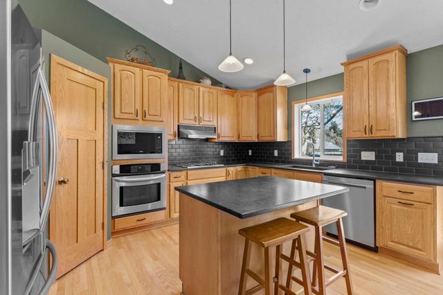 1776 McMenemy Street, Maplewood, MN 55117