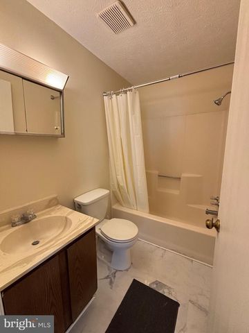 240 NOTTOWAY DR, Stephens City, VA 22655