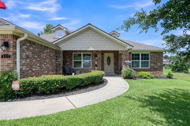 327 Cape Conroe Drive, Montgomery, TX 77356