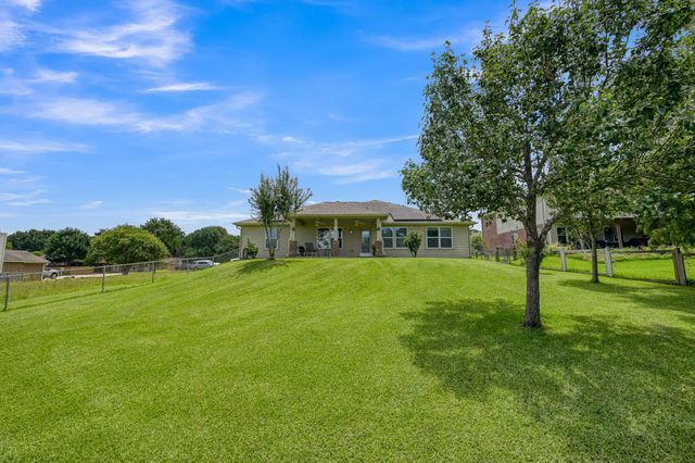 327 Cape Conroe Drive, Montgomery, TX 77356