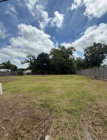 110 S Washington Street, Texas City, TX 77591