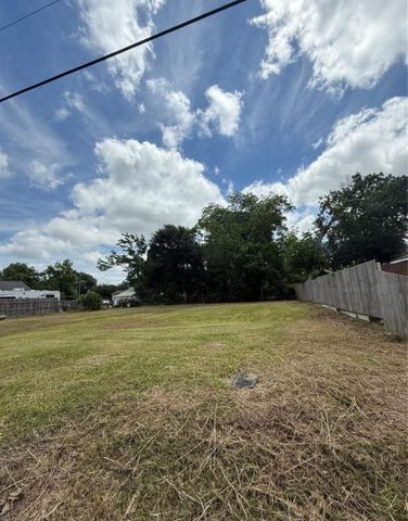 110 S Washington Street, Texas City, TX 77591