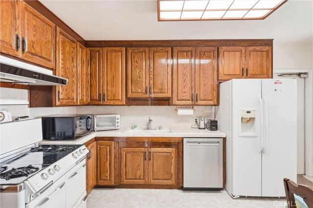 808 E 3 rd Avenue, La Habra, CA 90631