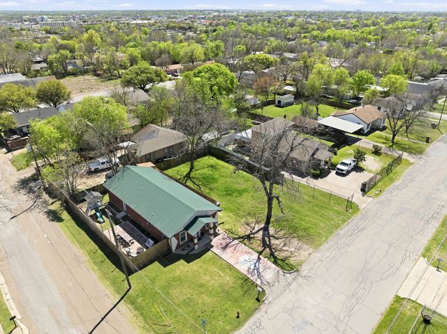 2300 Gurley Avenue, Waco, TX 76706