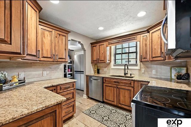 3862 California Street, Omaha, NE 68131