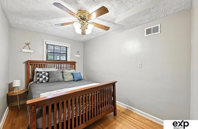 3862 California Street, Omaha, NE 68131