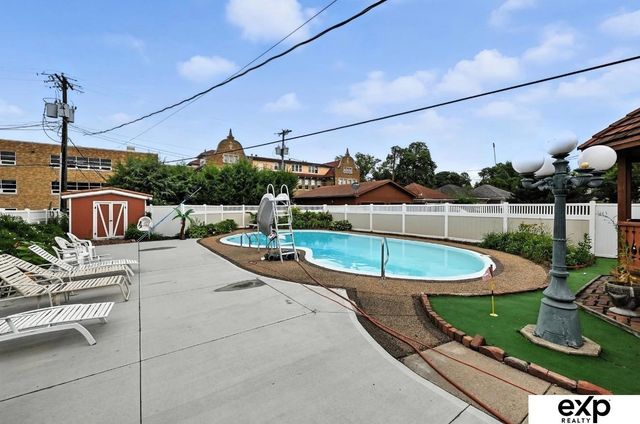 3862 California Street, Omaha, NE 68131