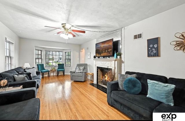 3862 California Street, Omaha, NE 68131