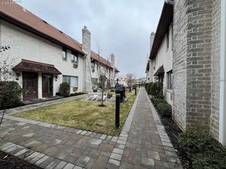 42 Sintsink Drive E 4, Port Washington, NY 11050