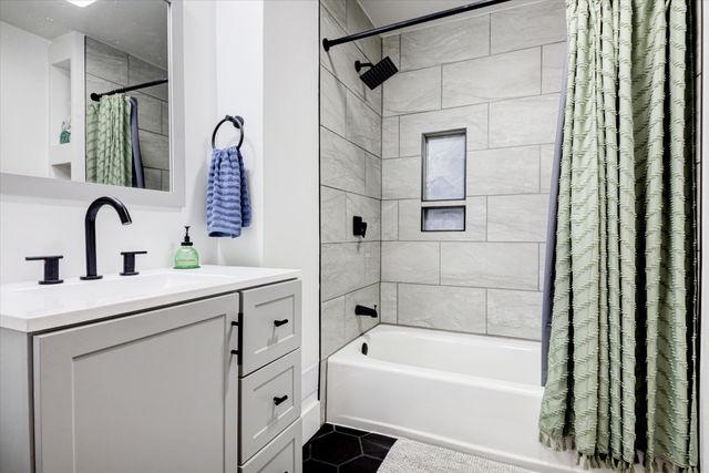 1103 Bluebonnet DR, Cedar Park, TX 78613