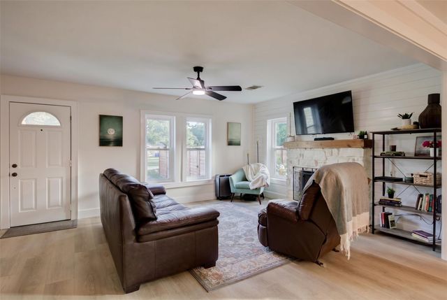 1103 Bluebonnet DR, Cedar Park, TX 78613