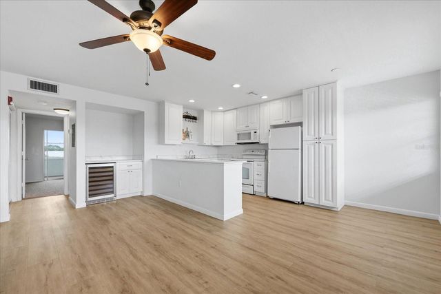 1001 77TH AVENUE N 307, St Petersburg, FL 33702